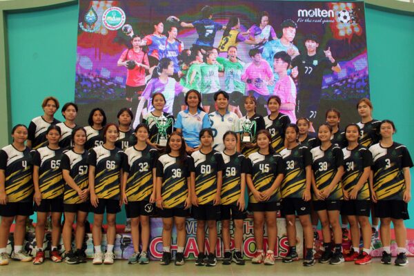 ทีม รร.วัดราชโอรส รุ่นอายุไม่เกิน 15 ปี หญิง และทีม รร.วัดแพรกษา รุ่นประถมศึกษาชาย คว้าแชมป์การแข่งขันกีฬาแฮนด์บอลสตรีสมุทรปราการ คัพ ครั้งที่ 13