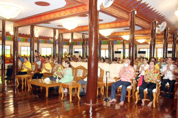 พระครูแจ้ พระผู้มีแต่ให้ เมตตาครอบครัวรุ่งเรือง จัดพิธีทำบุญเลี้ยงพระเนื่องในโอกาสวันคล้ายวันเกิดครบ 80 ปี ป๋าโอด ท่านฉะโอด รุ่งเรือง ประธานที่ปรึกษา นายก อบต.บางพลีใหญ่ ประธานไวยาวัจกรวัดบางพลีใหญ่กลาง