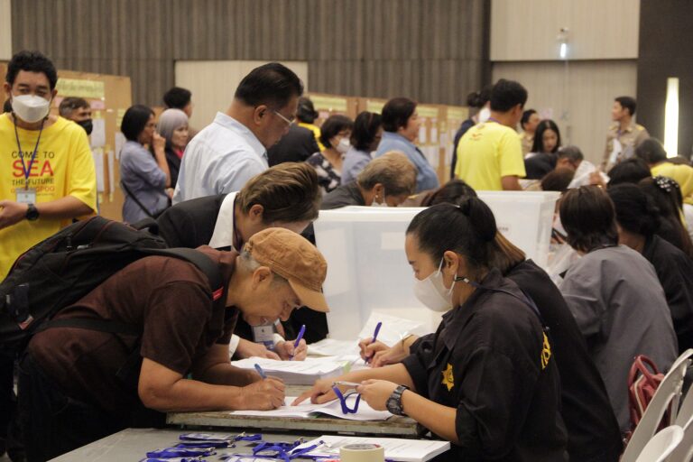 นายสิทธิโชติ อินทรวิเศษ กรรมการการเลือกตั้ง ลงพื้นที่ตรวจเยี่ยมการเลือกสมาชิกวุฒิสภา ระดับอำเภอ อำเภอเมือง จังหวัดสมุทรปราการ