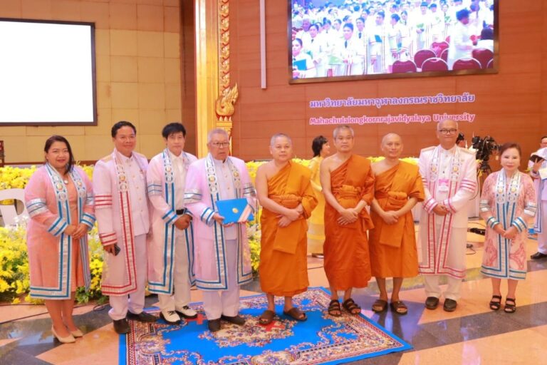 มหาวิทยาลัยมหาจุฬาลงกรณราชวิทยาลัย ประทานปริญญาพุทธศาสตร์ดุษฎีบัณฑิตกิตติมศักดิ์ สาขาสังคมสงเคราะห์ศาสตร์ คุณสมศักดิ์ ปาลวัฒน์ ผู้จัดการมูลนิธิร่วมกตัญญู