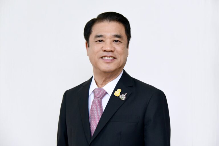 สุริยะ” สั่ง AOT เตรียมการบริการผู้โดยสารช่วงสงกรานต์ให้สะดวก รวดเร็ว ปลอดภัย คาดมีผู้โดยสารใช้บริการกว่า 2.61 ล้านคน พร้อมจัดที่จอดรถฟรีที่สุวรรณภูมิ และดอนเมือง