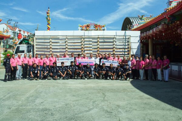 คุณอภิสิญจน์ เลิศธนธรณ์ พร้อมคณะผู้ใจบุญ นำโลงศพจำนวน 165 ใบ มูลค่า 247,500 บาท ส่งมอบผ่านให้มูลนิธิร่วมกุศลสมุทรปราการ เป็นสะพานบุญส่งต่อโลงศพ ในกิจกรรม มอบโลงศพให้องค์กรสู่ทุกถิ่นฐานที่ขาดแคลน “ศรัทธา ยิ่งใหญ่ ปันน้ำใจ สู่ทุกถิ่นฐาน