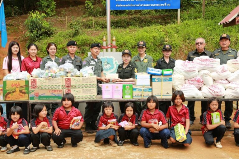 มูลนิธิร่วมกตัญญู นำเครื่องอุปโภคบริโภค อุปกรณ์การเรียน-กีฬา ไปมอบให้กับโรงเรียนตำรวจตระเวนชายแดน บนดอยแม่สลอง