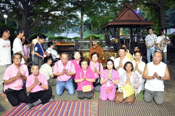 ครอบครัวจิรยาภากร พร้อมคณะศิษยานุศิษย์ และญาติธรรม กราบนมัสการร่วมทำบุญขอพร จากหลวงพ่อสายทอง เตชะธัมโม