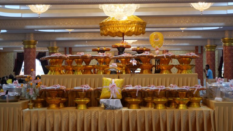 พุทธศาสนิกชนจำนวนมาก ร่วมพิธีทอดผ้ากฐินสามัคคี ประจำปี 2567 ณ วัดบางพลีใหญ่กลาง