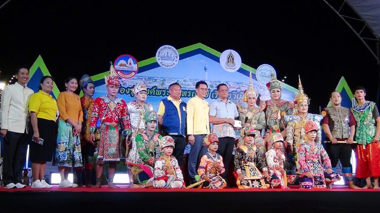 สำนักงานวัฒนธรรมจังหวัดสมุทรปราการ จัดการแสดงโขนสดเด็ก เรื่องรามเกียรติ์ ตอนยกรบ ของคณะครูวิก ฉิมพลี ณ เวทีการแสดงสิลปวัฒนรรม ศาลากลางจังหวัดสมุทรปราการ