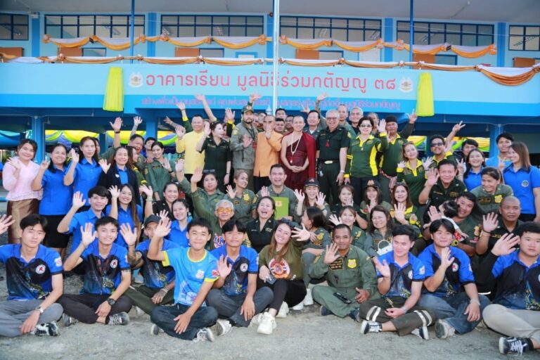 ดร.รัตนา สมสกุลรุ่งเรือง ประธานมูลนิธิร่วมกตัญญู เป็นประธานในพิธีส่งมอบอาคารเรียน แห่งที่ 38 ณ โรงเรียนวัดศรีล้อม จังหวัดเชียงใหม่