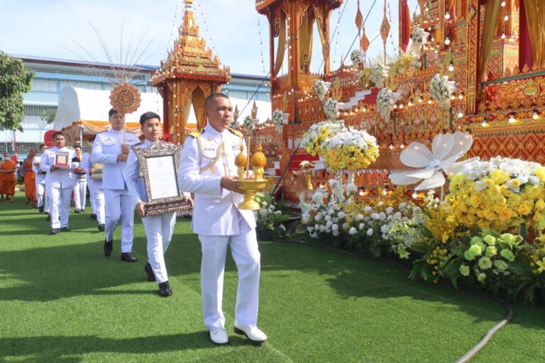 วัดหนามแดง ประกอบพิธีเชิญสรีระสังขารพระครูสาทรวิหารกิจ (มานพ ปญญาวุโธ ยอดจิตต์) อดีตเจ้าอาวาสวัดหนามแดง รูปที่ 7 ขึ้นสู่เมรุชั่วคราว