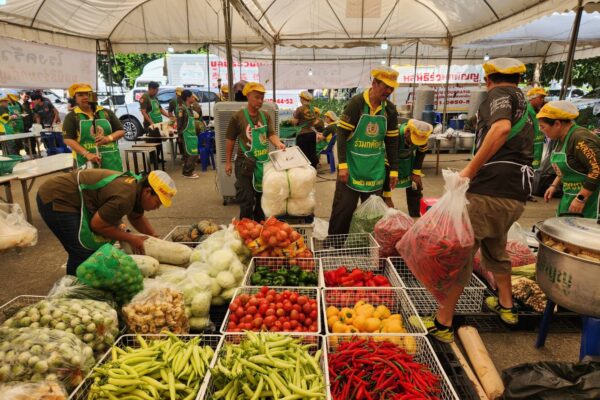 มูลนิธิร่วมกตัญญู บริการอาหารปรุงสุกบรรจุกล่องพร้อมทานและน้ำดื่ม เนื่องในงานสัมมนาทางวิชาการและงานพิธีประสาทปริญญา ประจำปี 2567 ณ มหาวิทยาลัยจุฬาลงกรณราชวิทยาลัย จังหวัดพระนครศรีอยุธย