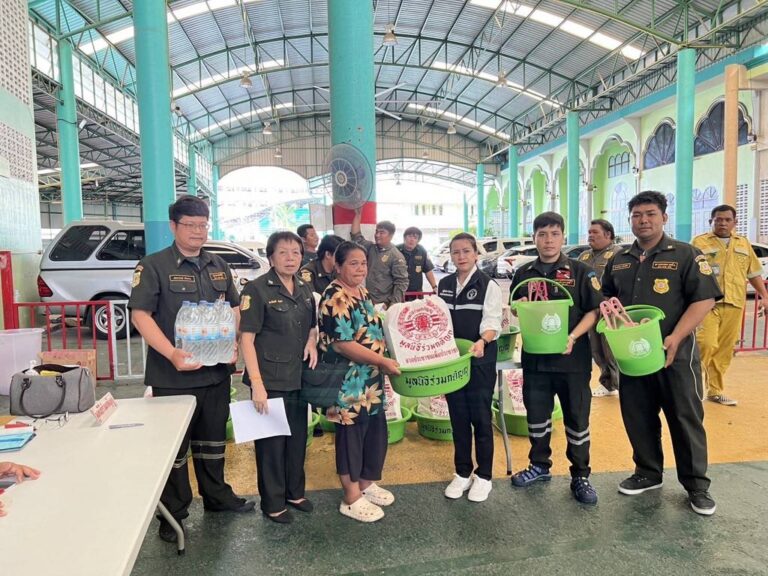 มูลนิธิร่วมกตัญญู ส่งเจ้าหน้าที่-อาสาสมัครฯ นำเครื่องอุปโภค-บริโภค มอบให้แก่ประชาชนที่ประสบอัคคีภัย